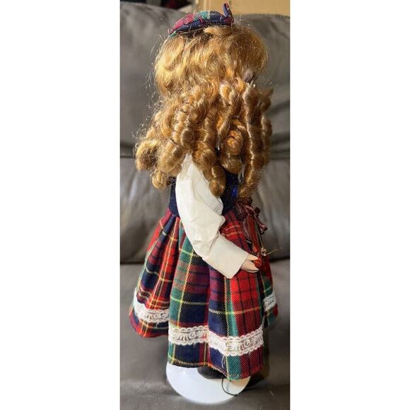 -DOLL artmark Chicago Ltd Violin Playing Porcelain - Picture 6 of 7